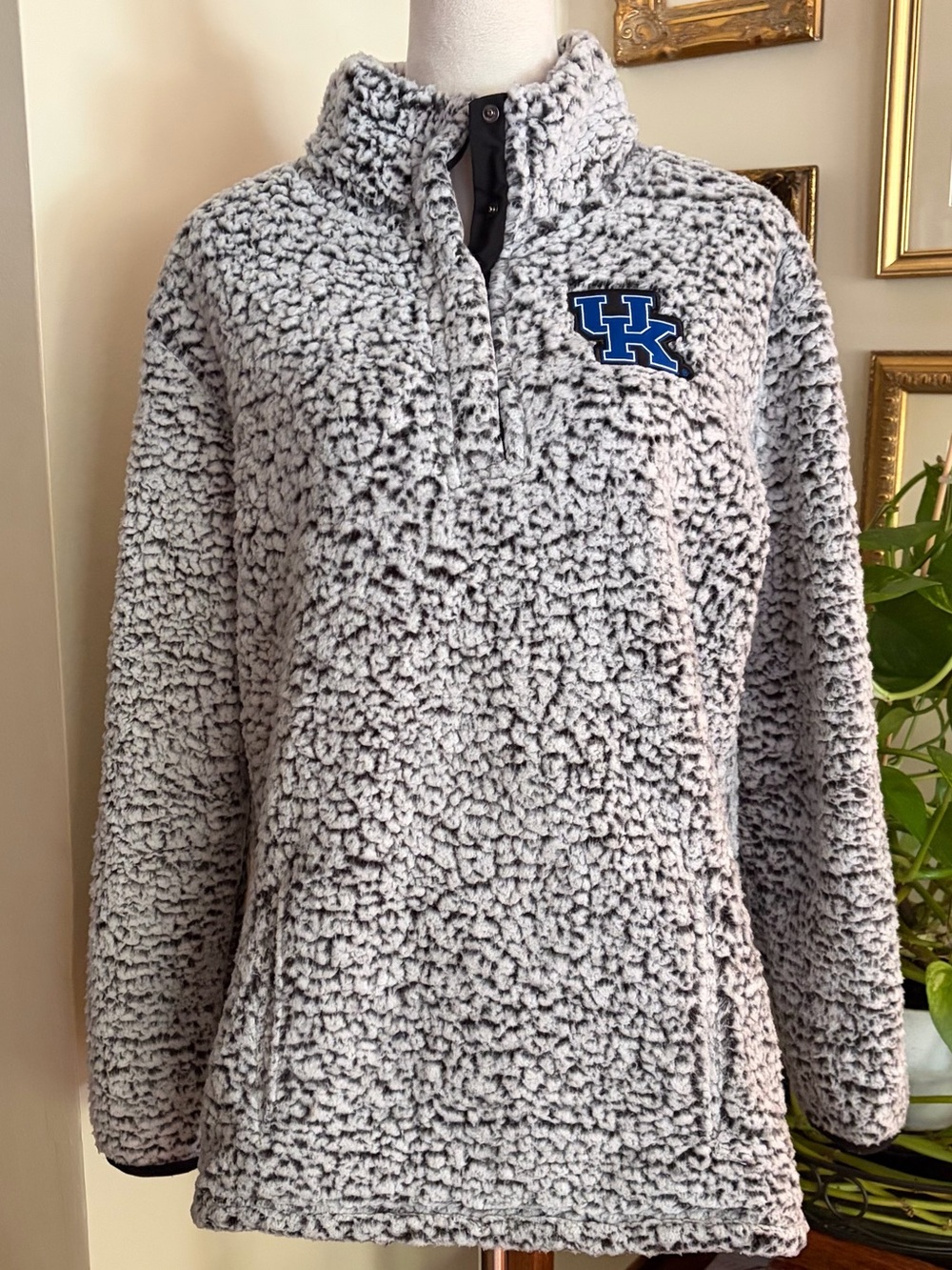 Top of the World SzLg Gray Sherpa Pullover with Blue UK Patch